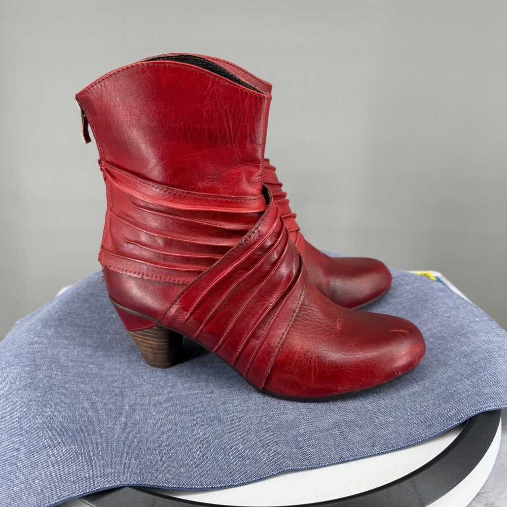 L'Artiste Merci Ankle Boots 8.5 Red Leather Pleated Wrapped Back Zip Whimsy